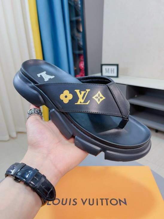 Picture of Louis Vuitton Slippers _SKULVsz38-44mnf06011275